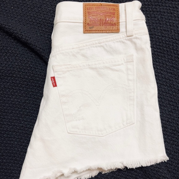 Levis 501 distressed cutoff shorts! - Picture 2 of 4